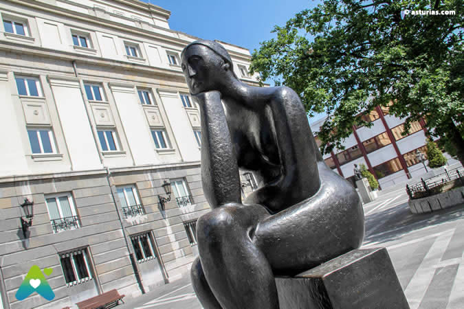 Las esculturas de Oviedo