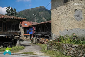 Hórreos por doquier en Espinaréu