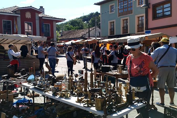 Mercáu años 20 en Benia de Onís