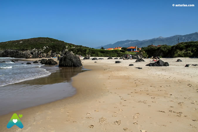 Borizu Beach, Llanes