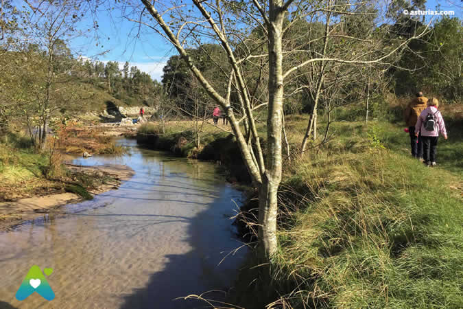 Weg des Guadamía Flusses