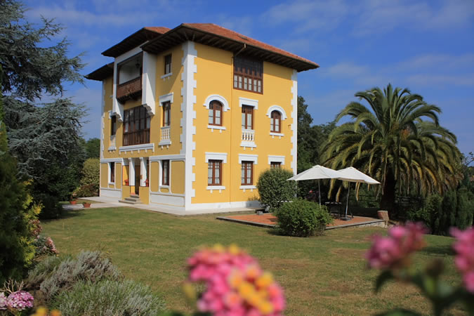 Hotel y C. A. La Torre