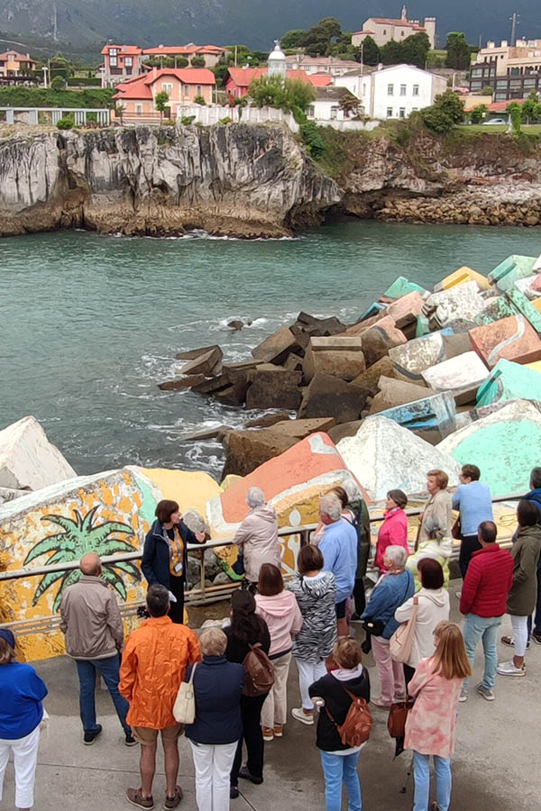 Del Llanes medieval al actual y el puerto pesquero