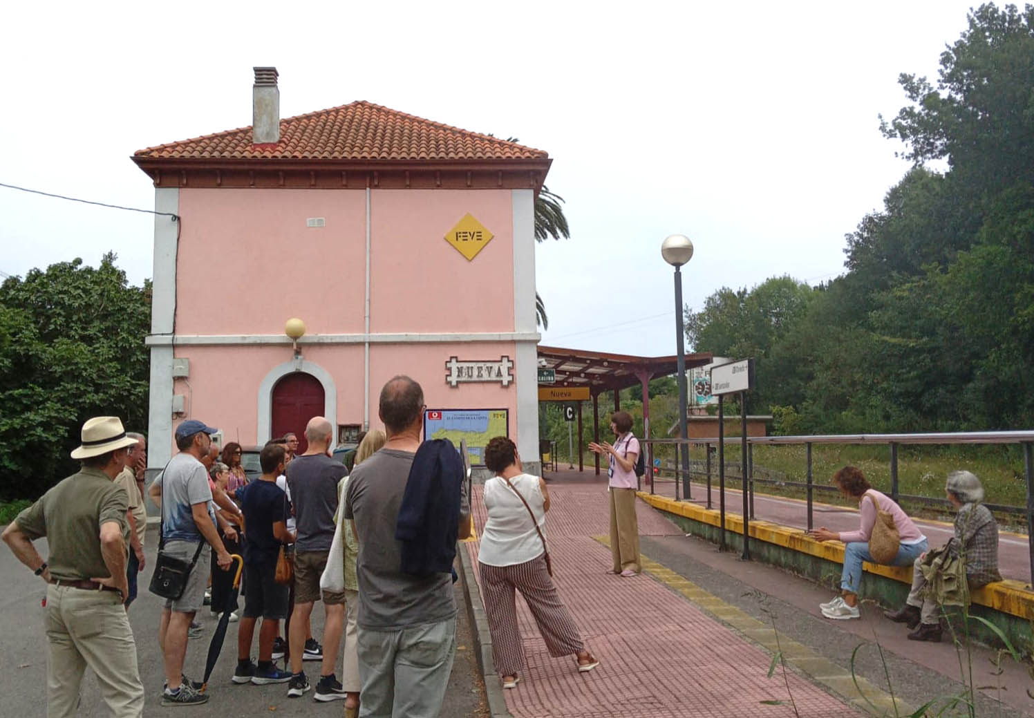 Recorrido guiado alrededor de las Casas Indianas en Nueva de Llanes.
