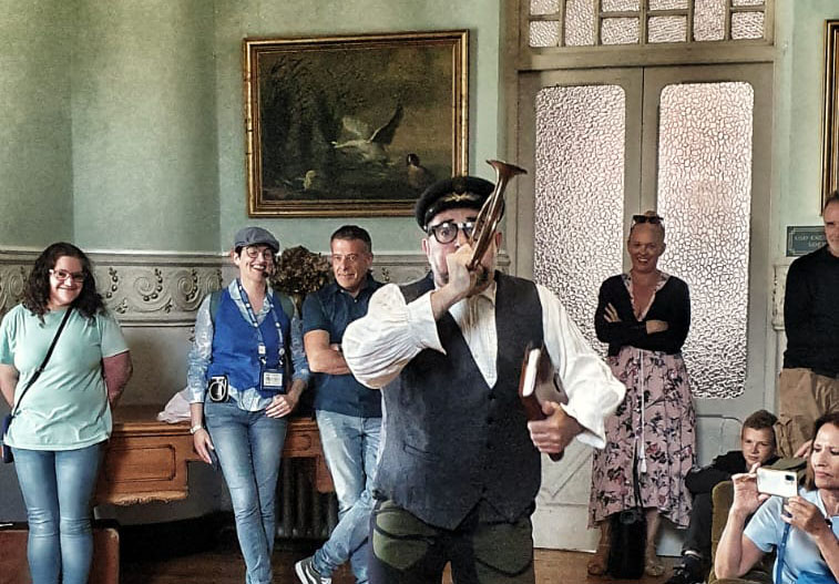 Esta experiencia única os trasladará a los inicios del XX, cuando los Indianos retornan desde América